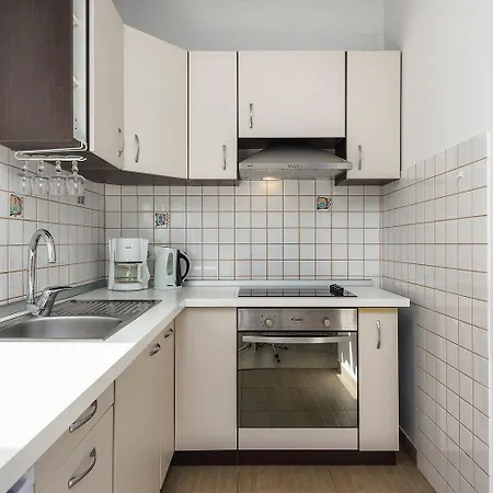 Traumhaftes Nur 500 Meter Zum Mit Grill, Waschmaschine, Klima Umago