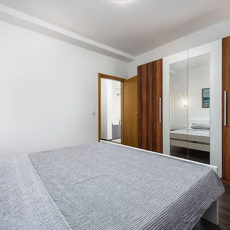 Traumhaftes Nur 500 Meter Zum Mit Grill, Waschmaschine, Klima Appartamento Umago